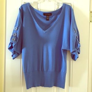 Blue v neck light sweater with button details